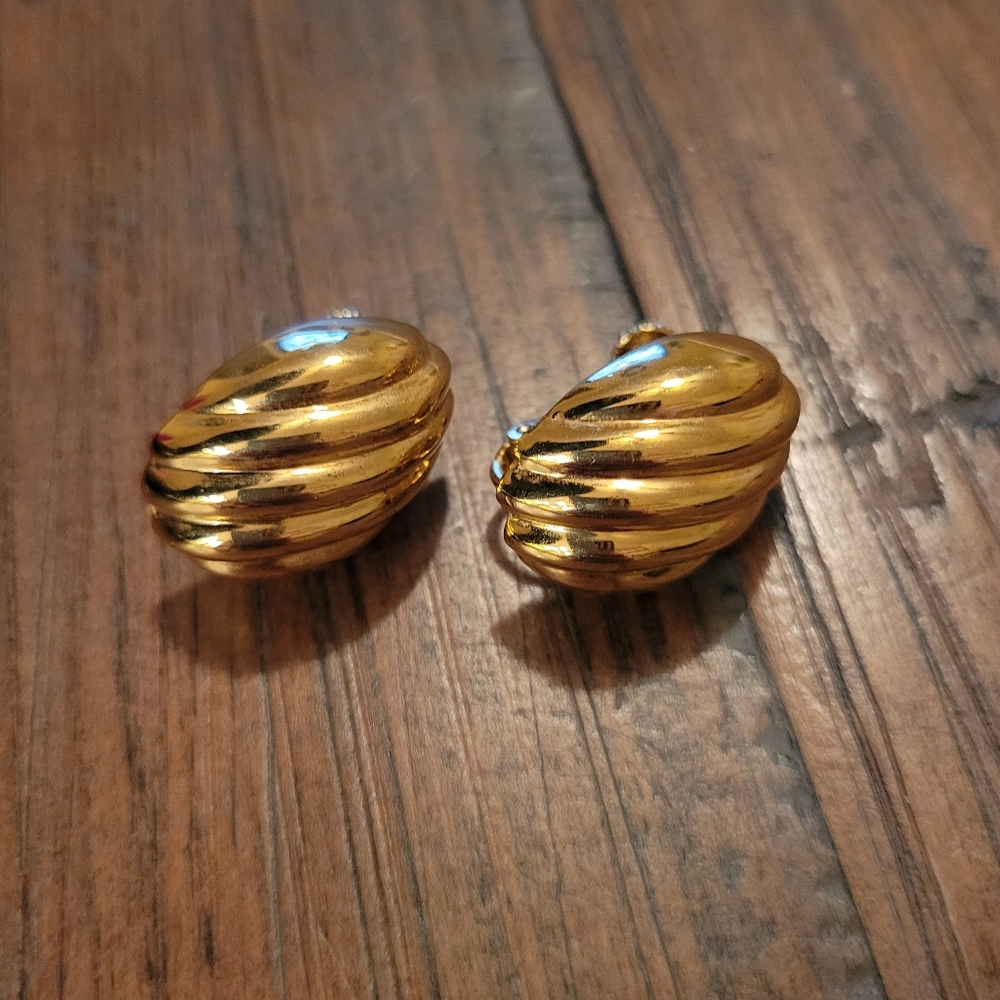 Vintage Napier Gold Toned Screwback Clip On Earrings